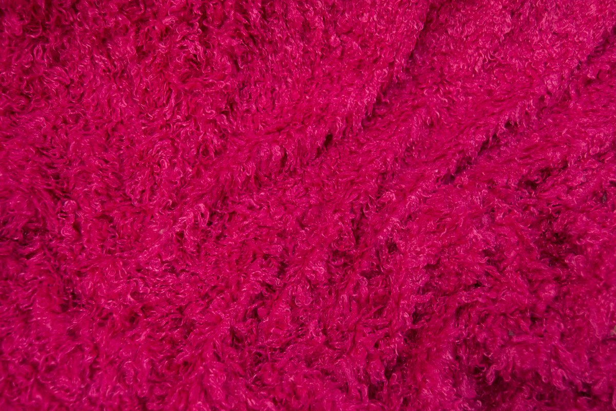 Edición limitada / Deadstocks Tela de pelo sintético rizado por metro, edición limitada, rosa – SP0051