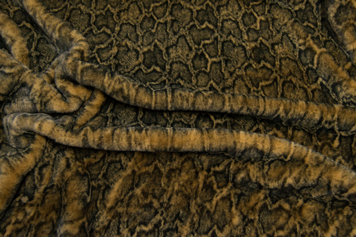 Edición limitada / Deadstocks Tela de pelo sintético, estampado animal, diseño serpiente – H-730