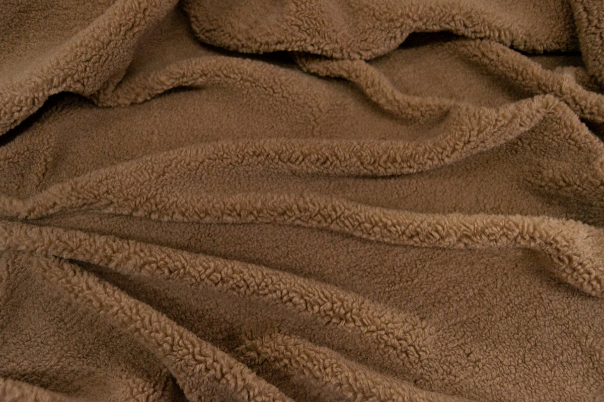 Edición limitada / Deadstocks Tela de piel sintética tipo teddy por metros, suave y gruesa, marrón – 3EM250034