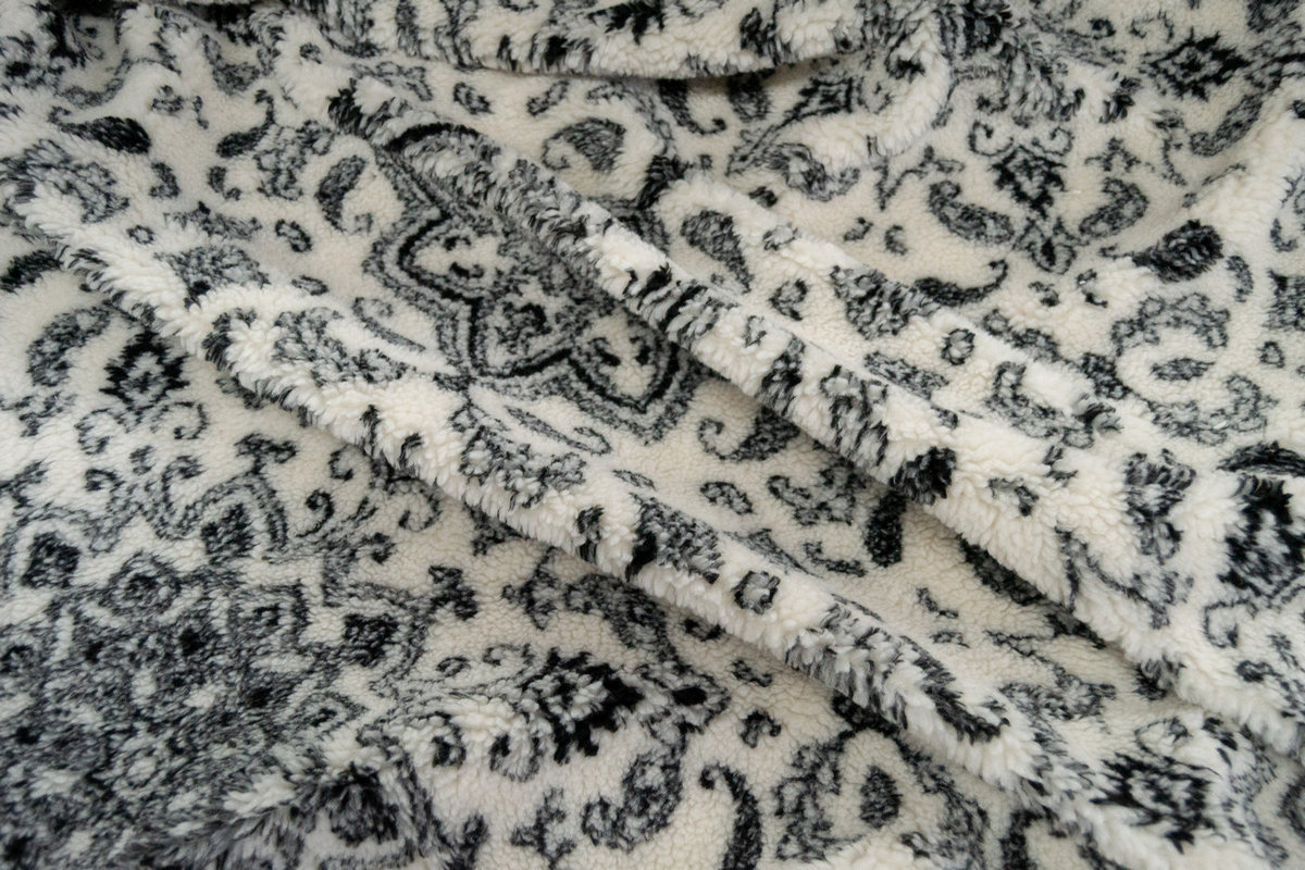 Edición limitada / Deadstocks Tela de pelo sintético teddy/sherpa, estampado bandana/paisley blanco – 3EM250018